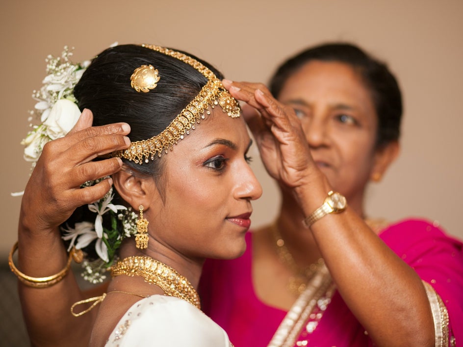 wedding photos getting ready